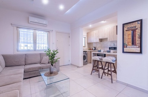 Larnaca City Centre Apartment | Cozy 2-bedroom apartment in Larnaka center close to Finikoudes beach