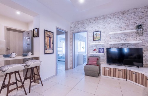 Larnaca City Centre Apartment | Cozy 2-bedroom apartment in Larnaka center close to Finikoudes beach