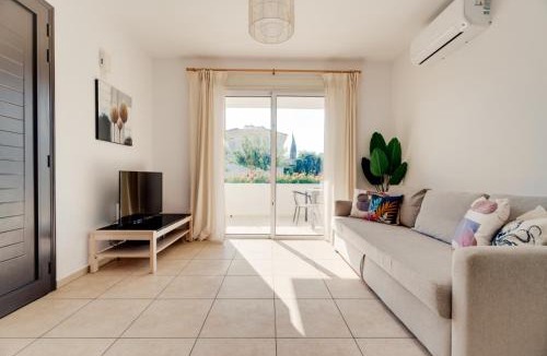 Kapparis Apartment | Cozy 2 Bedroom Family Apartment with Pool