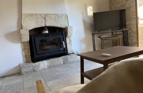 Omodos House | Cozy Brown House