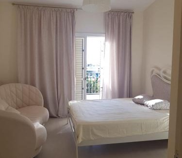 Paphos Villa | Cozy House near the beach in Regina Gardens