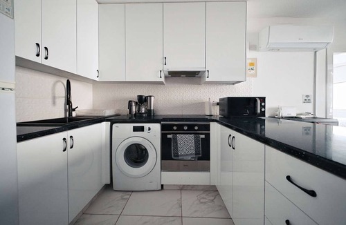 Skala Apartment | Cozy Sea View Apt w/pool access + Netflix