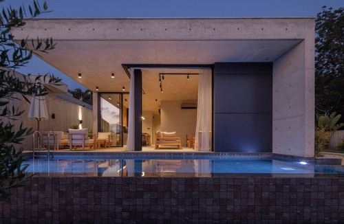 Chlorakas House | Designer Bungalow with Private Infinity Pool in Paphos
