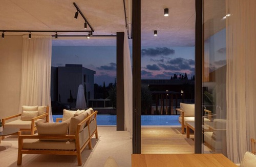Chlorakas House | Designer Bungalow with Private Infinity Pool in Paphos