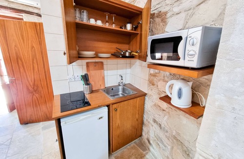 Skarinou Apartment | Dionysus Vineyard Studio