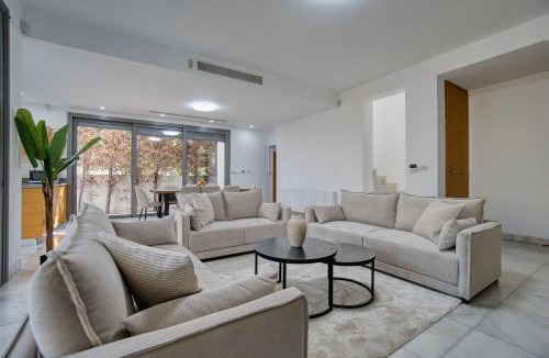 Paphos Villa | DownTown Villa 2