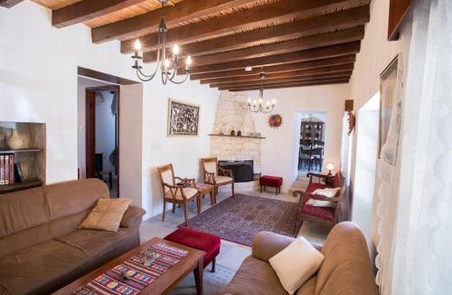Droushia House | DROUSHIA CORNER HOUSE