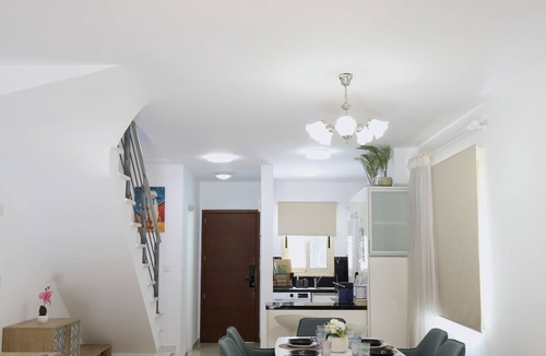 Universal House | Elysia park townhouse 14 - Modern 2 BR/Gym/Pool/Parking/Paphos center