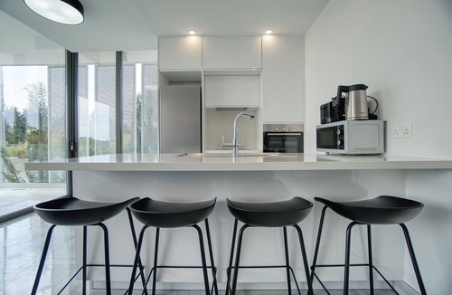 Universal Apartment | Emerald 102 2 BED - Two Bedroom Apartment, Sleeps 4