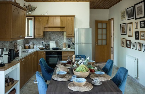 Politiko Villa | Escape, breathe, rejuvenate: Mountain bliss, sea salt allure