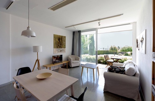 Pentakomo Apartment | Euphonia | One-Bedroom Apartment, Art by PraXis Apartments