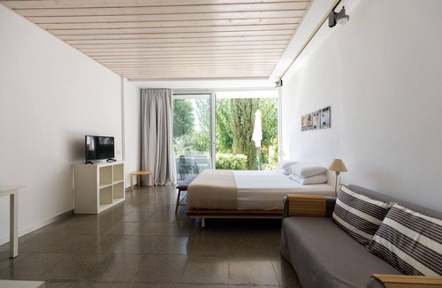 Pentakomo Apartment | Eupnea | Studio Apartment, Art by PraXis Apartments