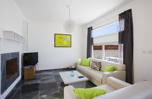 Paphos Villa | Exclusive Luxury Beach Villas - Tourist Beach Location - Prime Tourist Area Peri