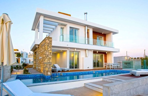 Paphos Villa | Exclusive Luxury Beachfront Villas - Prime Tourist Beach Location - Cyan