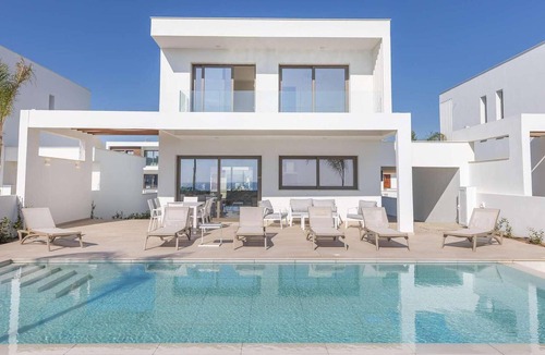 Softades House | Exclusive villa in a gated community, just minutes from the coast. Modern, bright and contemporary,