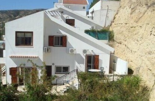 Pissouri Villa | Family holiday 4 bedroom Villa within walking distance of sea