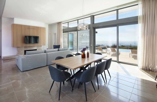 Tsada House | Fantastic 4BR Residence with Ocean View