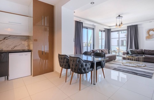 Kyrenia Apartment | Flat w Balcony 4 min to Kyrenia Castle Near Beach
