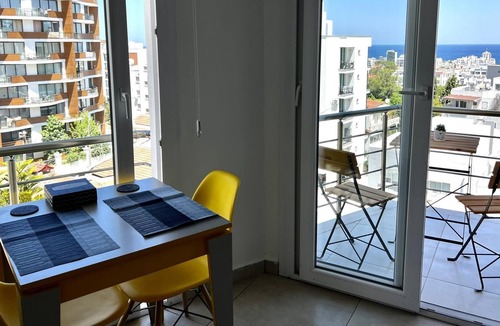 Kyrenia Apartment | Flat w Balcony 8 min to Kyrenia Castle in Girne