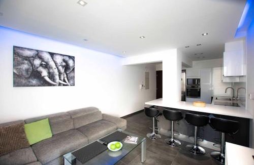 Lykabittos Apartment | Glabur Stays - The Amazing 1 BDR - Executive apt Nicosia Center Free Parking & WiFi