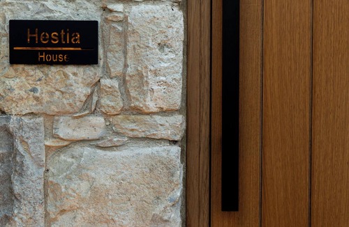 Choulou Cottage | Hestia Cozy 1-bedroom cottage in beautiful Choulou with AC
