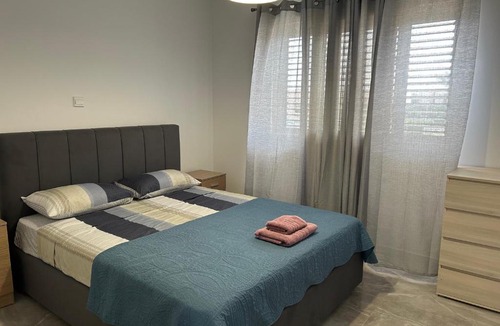 Mandria Apartment | Holiday Mandria apt with pool