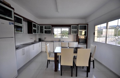 Bahceli House | Holiday villa with a view of the water