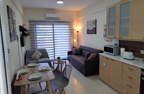 Pervolia Apartment | HOUSE NEAR THE BEACH (MILITSA 🌺 ANGELIKI) ❤️OUR LITTLE PARADISE❤️🌺 🌺 🇨🇾