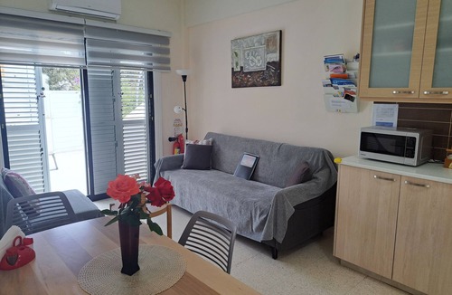 Pervolia Apartment | HOUSE NEAR THE BEACH (MILITSA 🌺 ANGELIKI) ❤️OUR LITTLE PARADISE❤️🌺 🌺 🇨🇾