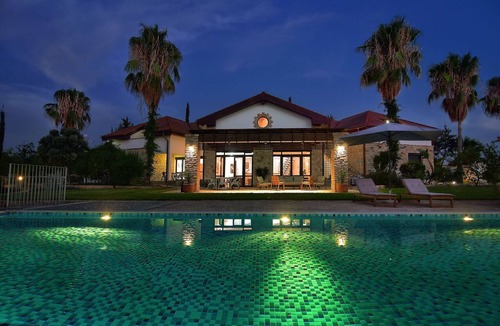 Polis Villa | Incredible Large Villa, Paphos, 6 bedrms BBQ Huge Pool Childrens pool Quiet area