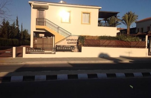 Universal Apartment | Kato Paphos Holiday Apartment Accommodation With Internet & patio area