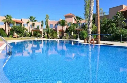 Mandria Apartment | Large apartment in idyllic complex, close to the beach