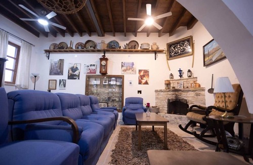 Pano Lefkara Apartment | Lazaros Stonehouse (Room2)