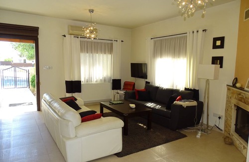 Souni-Zanakia House | "Le Caroubier" Splendid 3 Bedrooms Bungalow