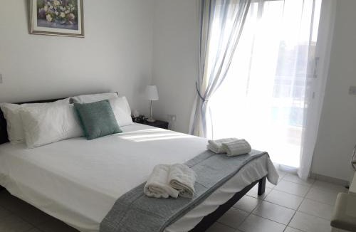 Paphos Apartment | Limnaria Gardens - Modern 1 bed, Walk to Beach & Shops