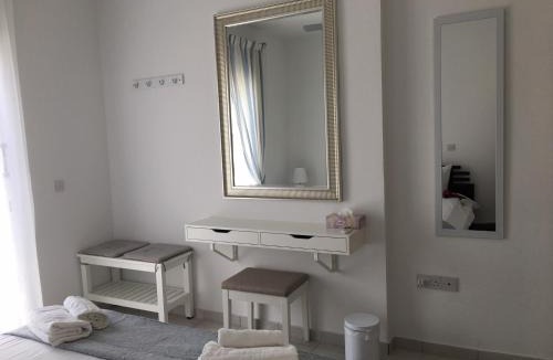 Paphos Apartment | Limnaria Gardens - Modern 1 bed, Walk to Beach & Shops