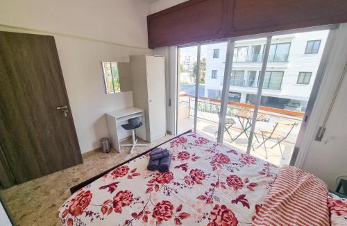 Larnaca House | Luxury City Rooms - Smart TV with Netflix