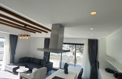Karavas Apartment | Luxury Defne Suite – Pool, Balcony & Prime Alsancak Location