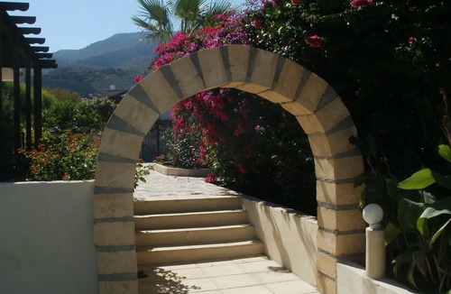 Kyrenia District Villa | Luxury Detached 3 Bed Villa with Large Pool & Stunning Gardens in Quiet Location