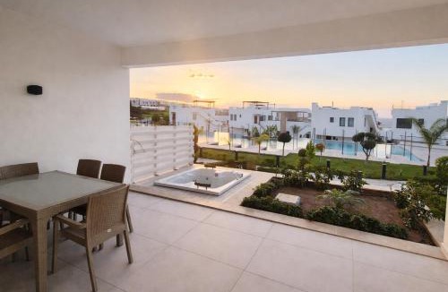 Bahceli Apartment | Modern Apartment with Jacuzzi & Pool in Mykonos Homes Resort, Northern Cyprus