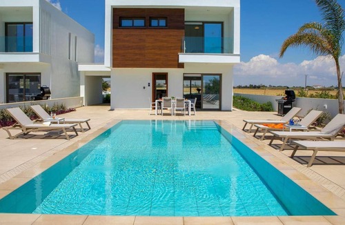 Softades Villa | Modern, contemporary villa close to the coast