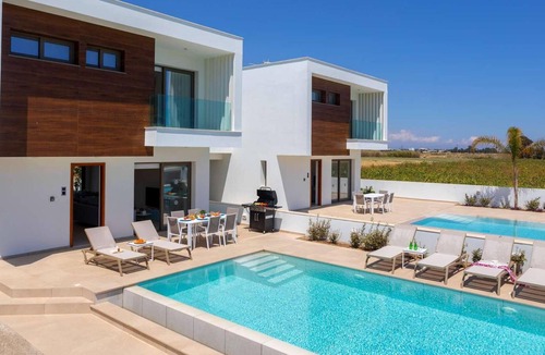 Softades Villa | Modern, contemporary villa close to the coast