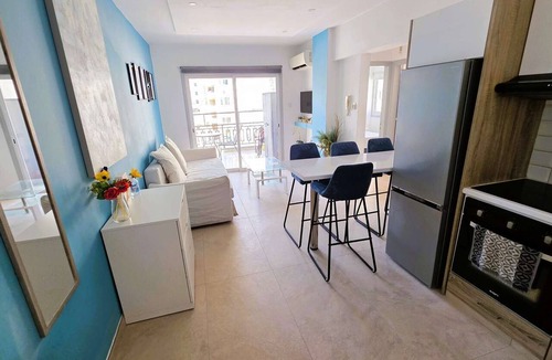 Skala Apartment | Modern Retreat: 2br Stylish Apt with Comfy Rooms!