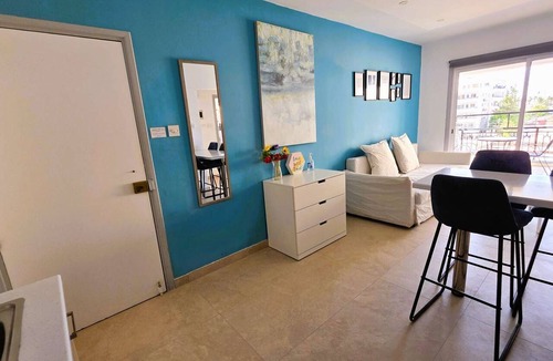 Skala Apartment | Modern Retreat: 2br Stylish Apt with Comfy Rooms!