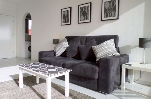 Paphos Apartment | Modern Top Floor Apartment with Sea - Regina Gardens