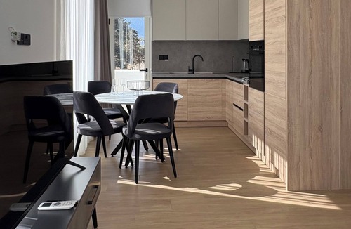 Karavas House | Mountain & Sea Bliss – Stylish 1BR + Private Rooftop