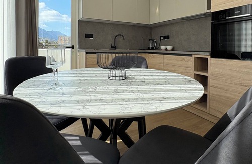 Karavas House | Mountain & Sea Bliss – Stylish 1BR + Private Rooftop