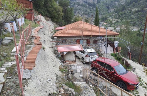 Politiko House | Mountain View 2BR House with Garden & Free Parking Ioannis Ylation Saranti