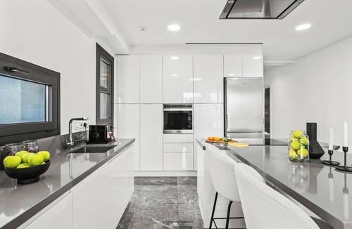 Agios Athanasios House | Noir Luxury Residence - Rooftop & Jacuzzi by Nomads