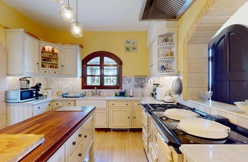 Kyrenia District Villa | Outstanding 4 bed villa plus 1 bedroom annex with private pool and garden!